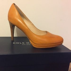 Cole Haan Size 7 Nike Air Pumps